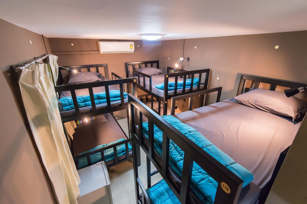 Full stop. Hostel Patong Esterno foto