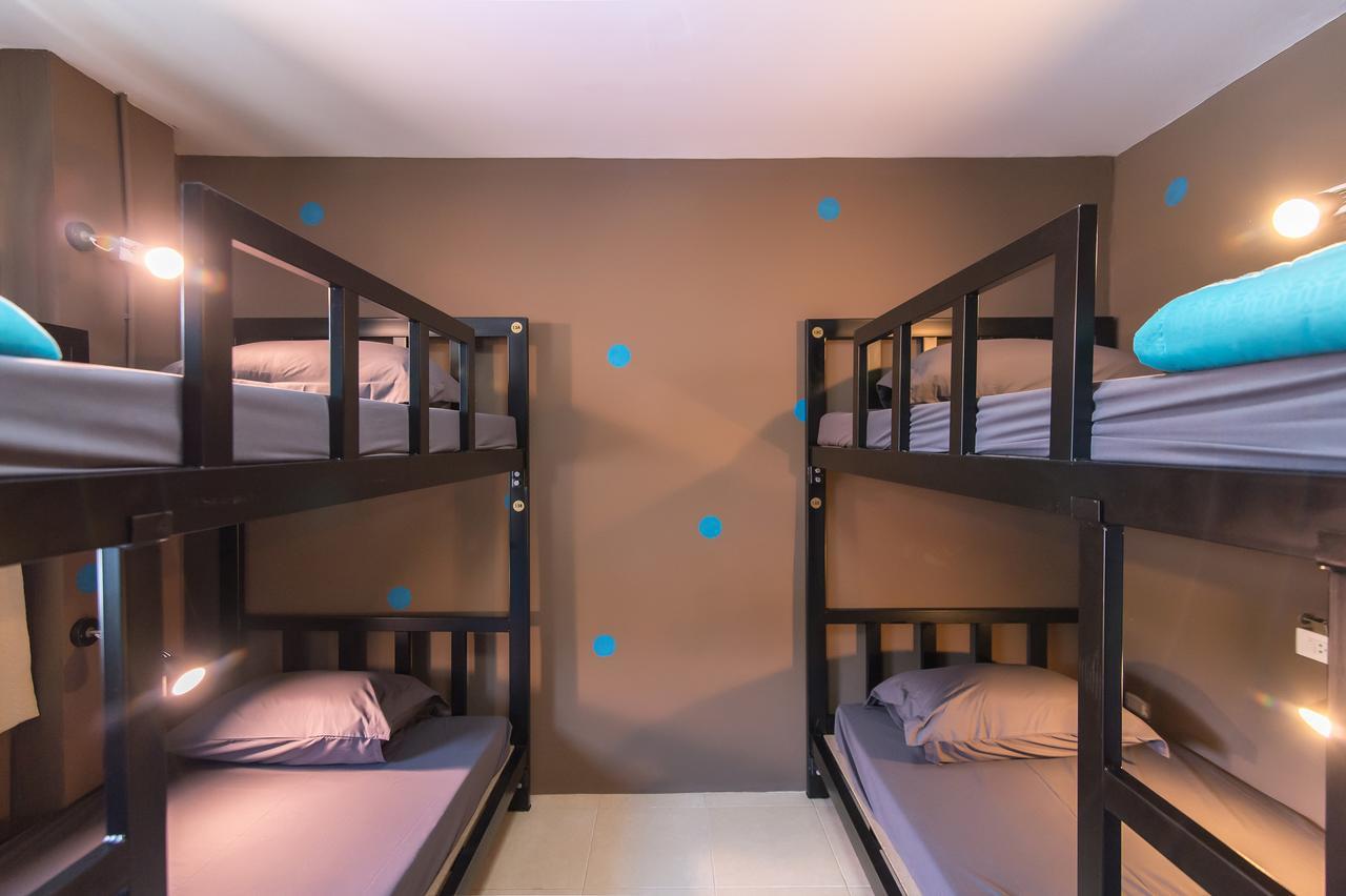 Full stop. Hostel Patong Esterno foto