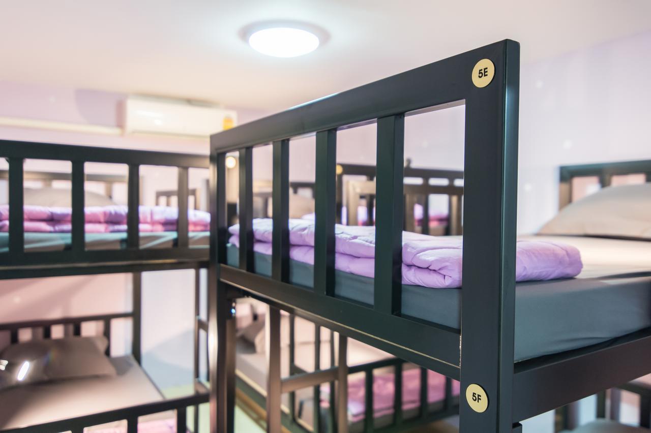 Full stop. Hostel Patong Esterno foto