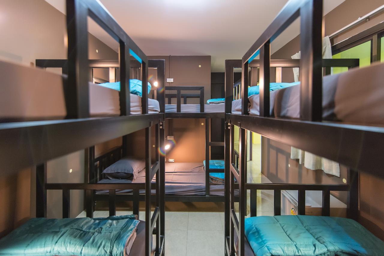 Full stop. Hostel Patong Esterno foto