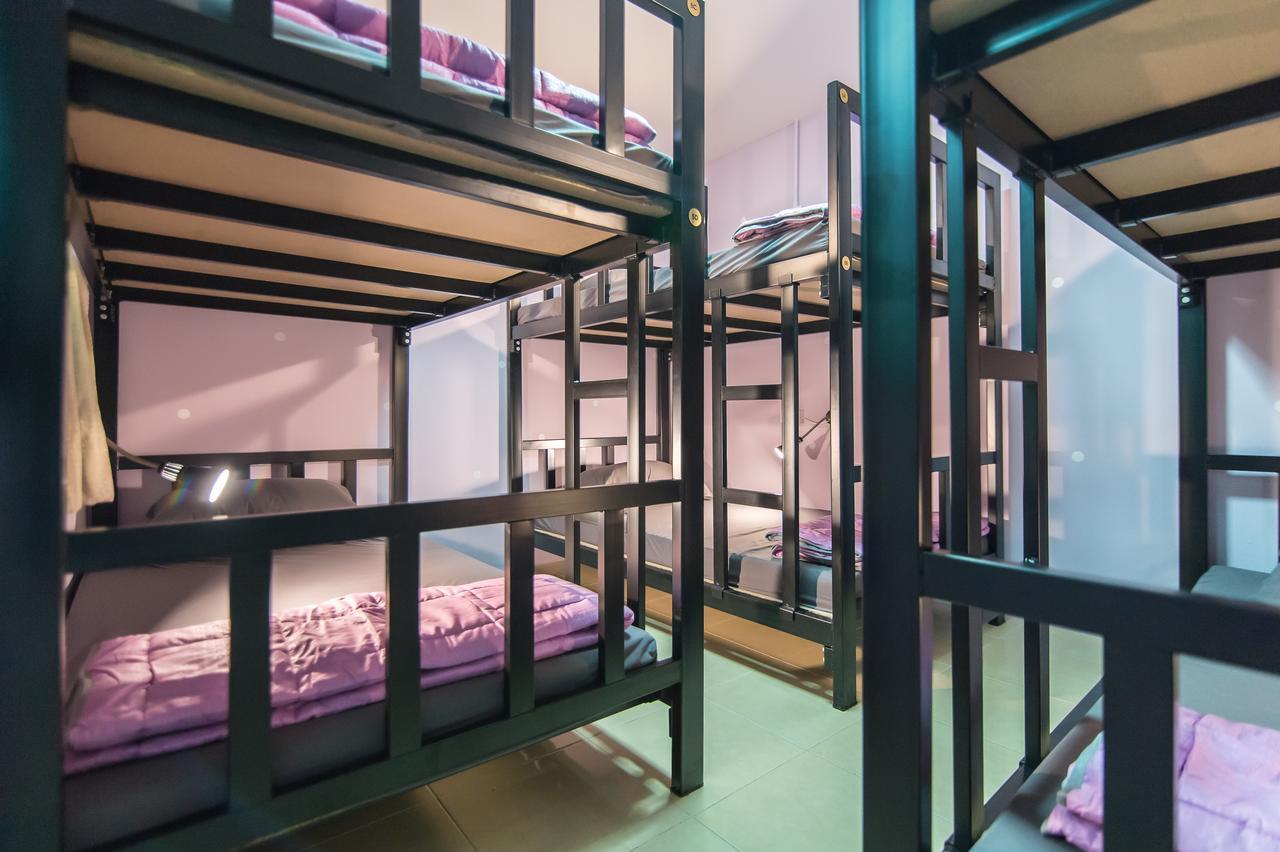Full stop. Hostel Patong Esterno foto