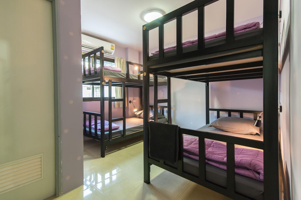 Full stop. Hostel Patong Esterno foto