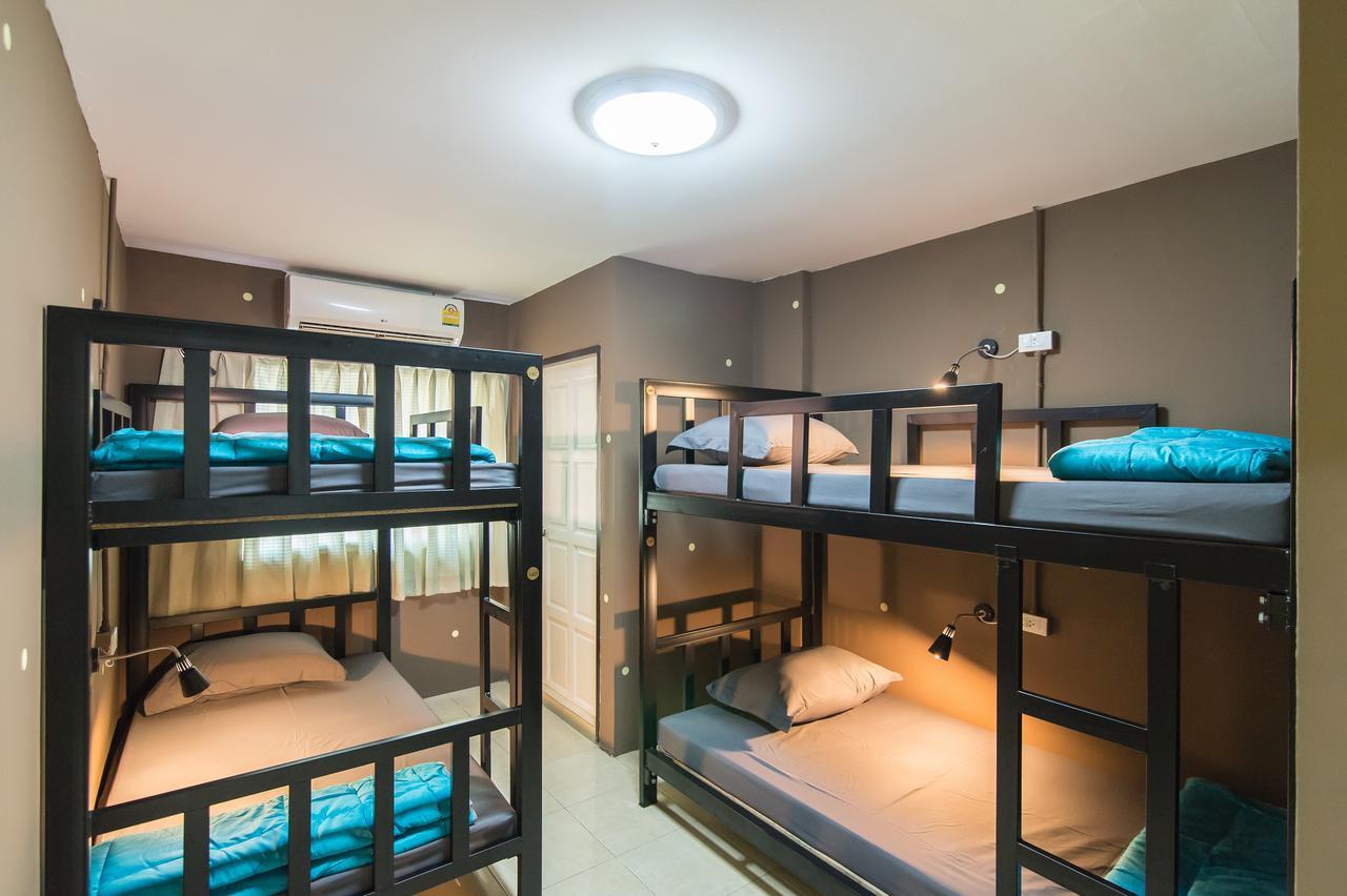Full stop. Hostel Patong Esterno foto