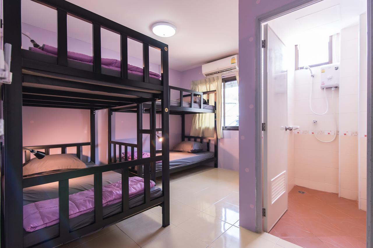 Full stop. Hostel Patong Esterno foto