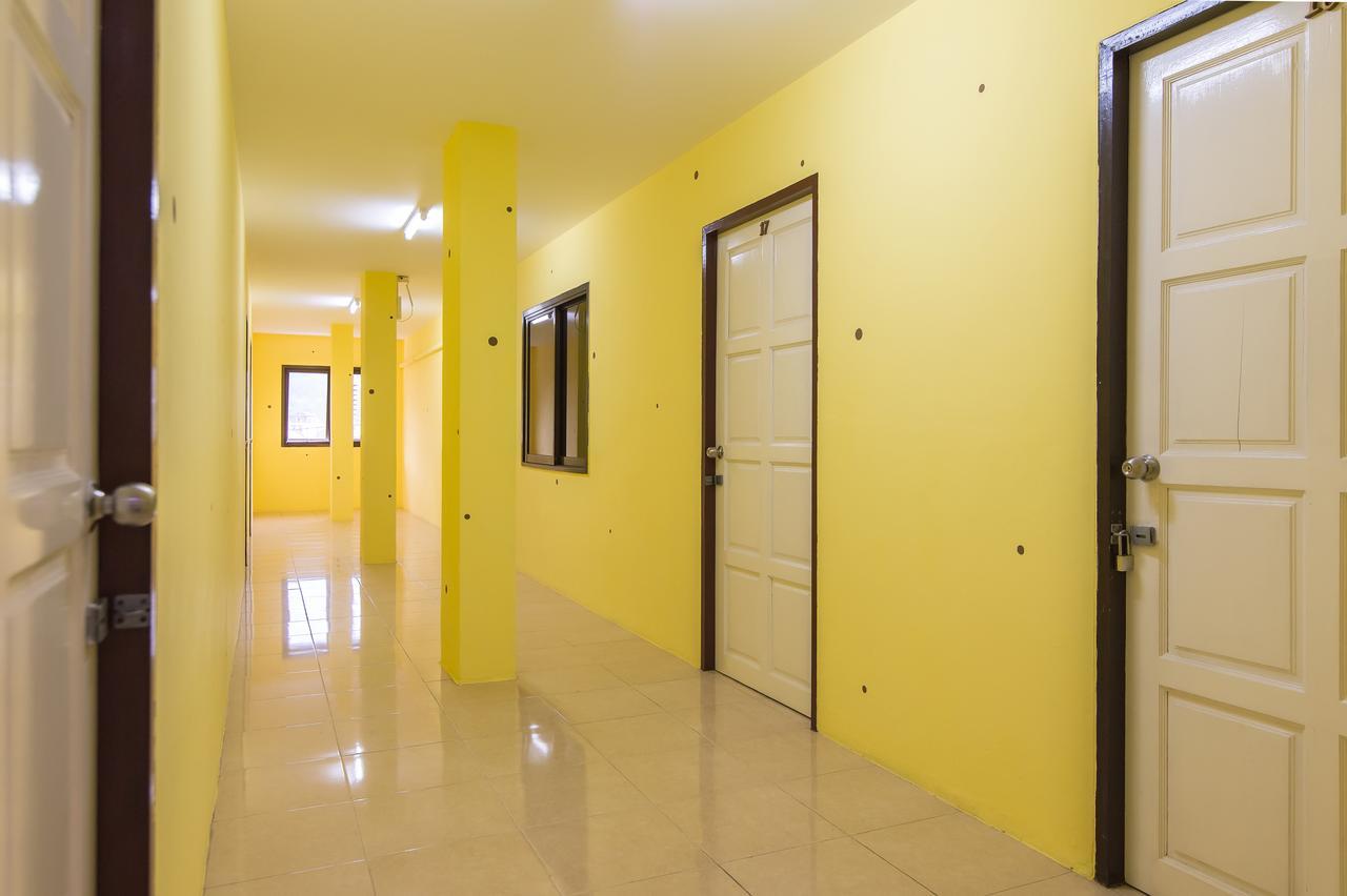Full stop. Hostel Patong Esterno foto